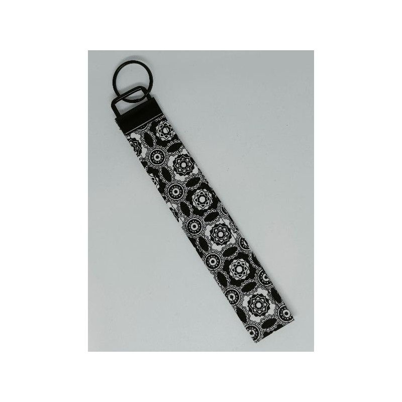 keychain chic black